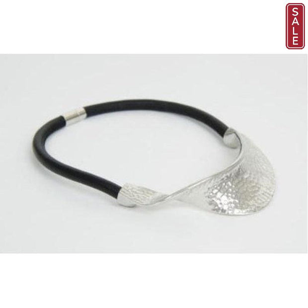 STRATA - Stella Black Leather Necklace with Pewter Hammered Twist